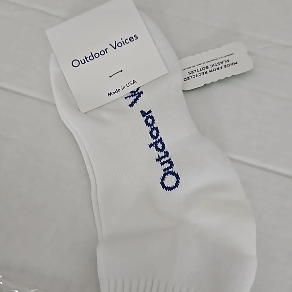 Outdoor Voices Graphic Crew Socks, S/M, classic crew, NWT,White